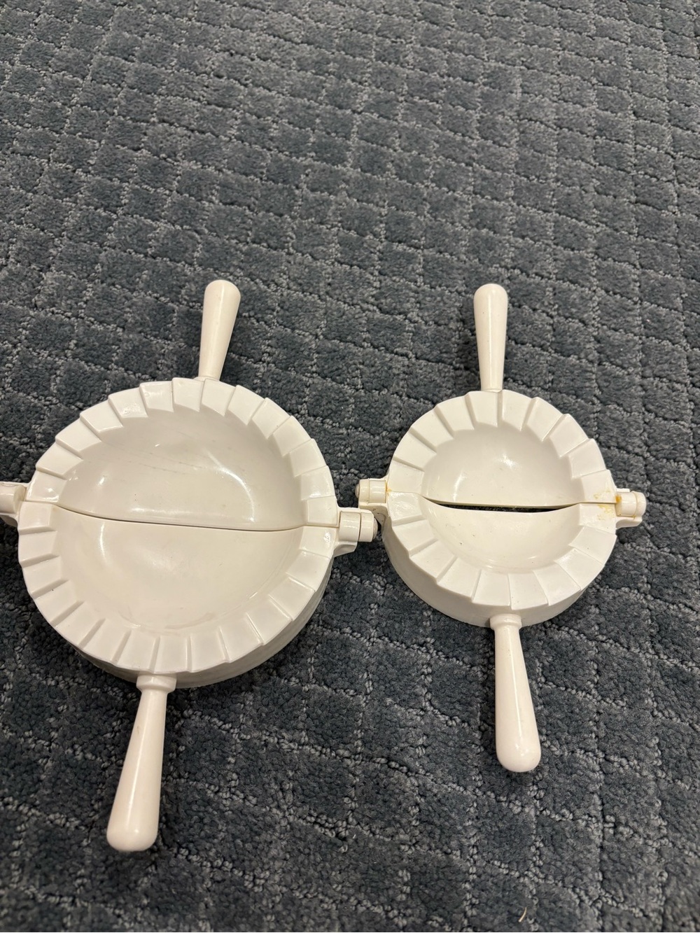 White Dumpling/Pastry Press Set - Unbranded